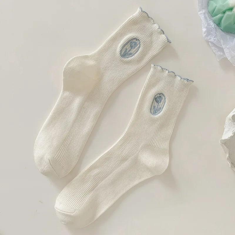 Skarpety z kwiatowym haftem