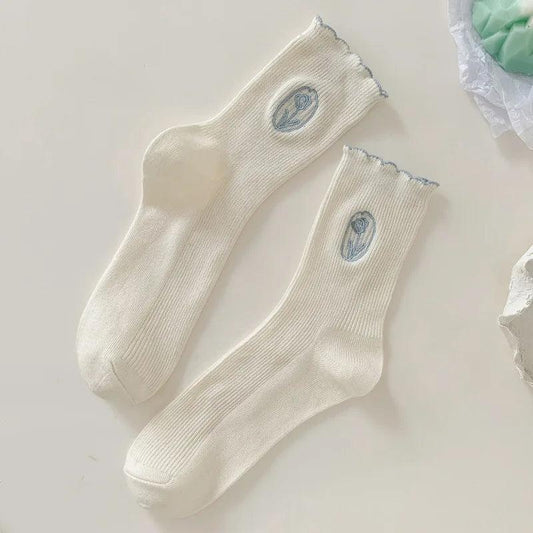 Skarpety z kwiatowym haftem