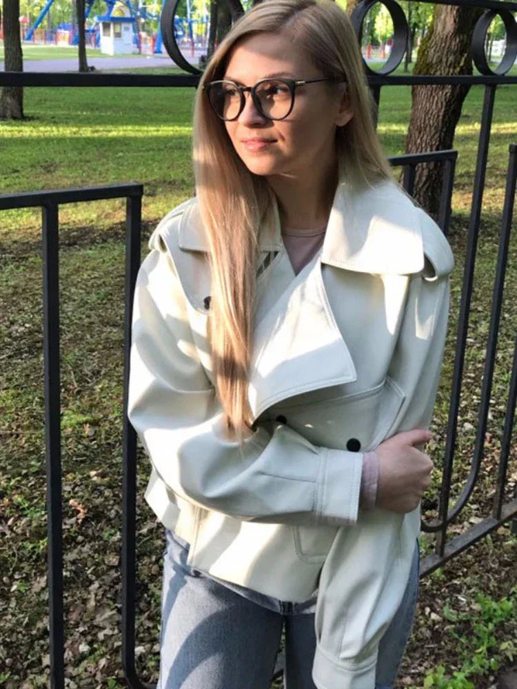 Skórzana kurtka damska z kieszonką po boku