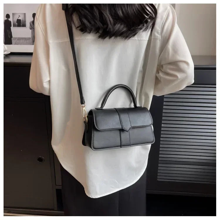 Skórzana mała torebka z uchwytem