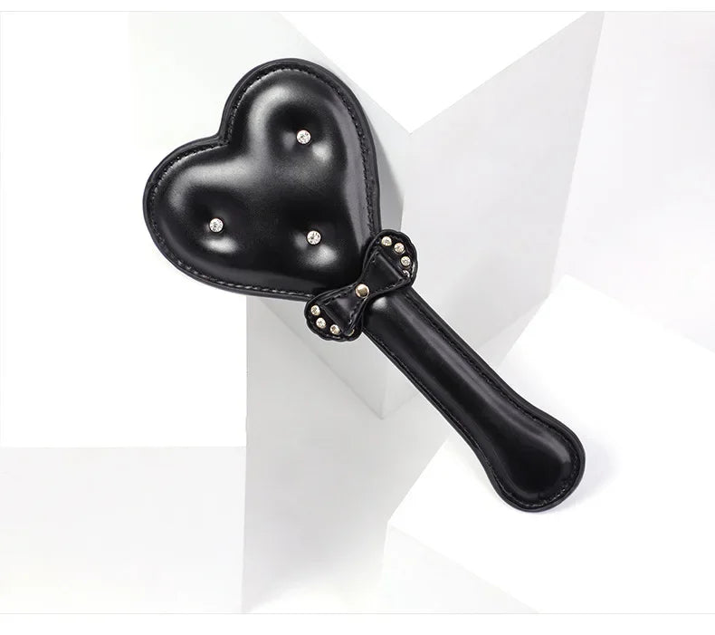 Skórzana packa serduszko