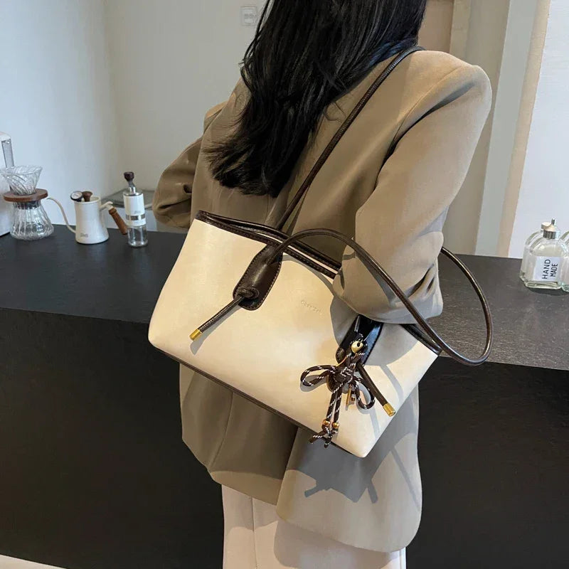 Skórzana torba z zawieszką