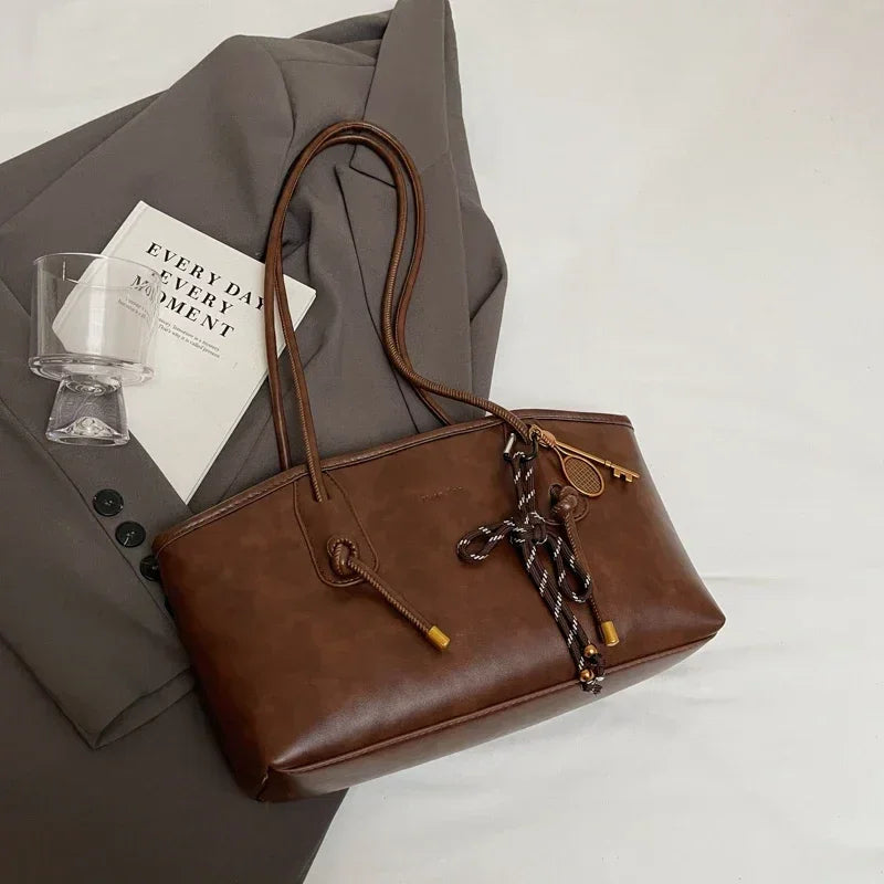 Skórzana torba z zawieszką