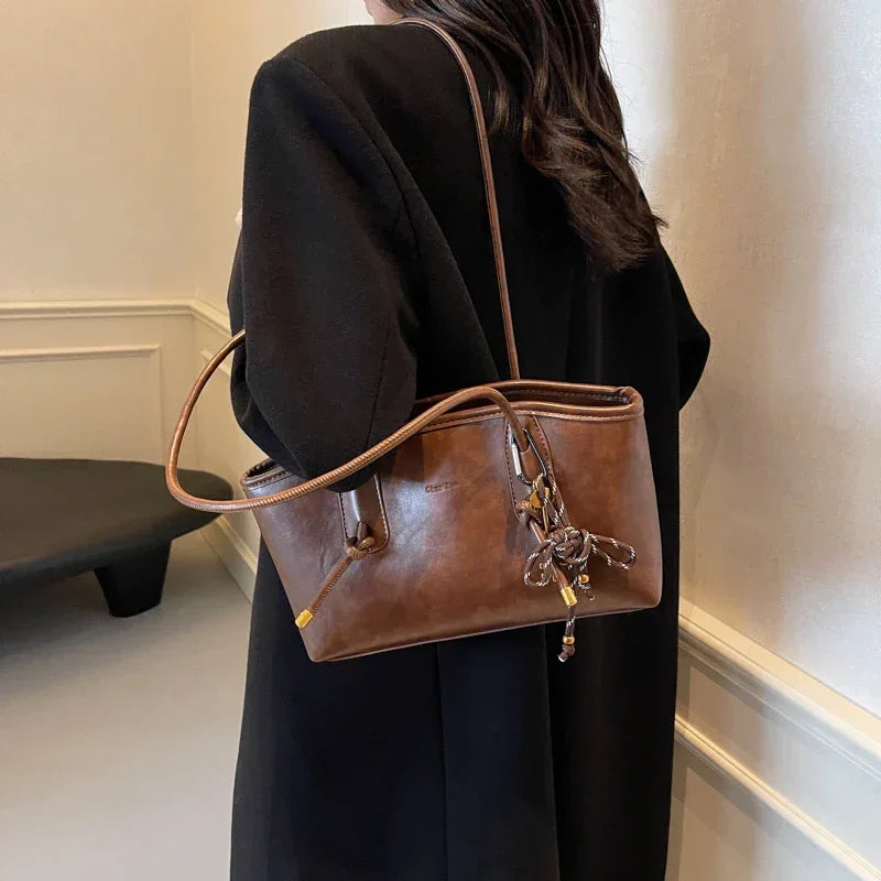 Skórzana torba z zawieszką