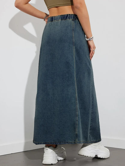 Spódnica z ciemnego denimu z paskami