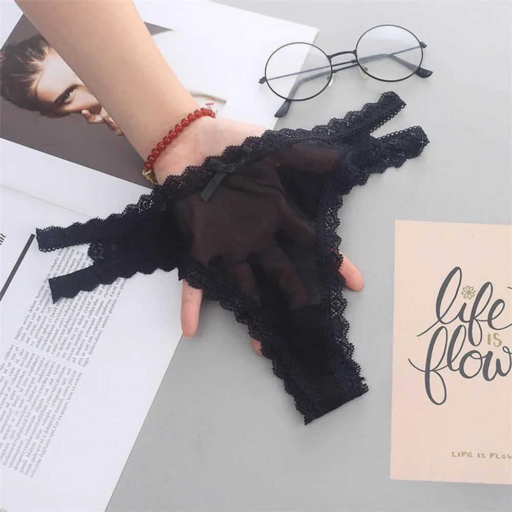 Stringi z rozcięciem na boku