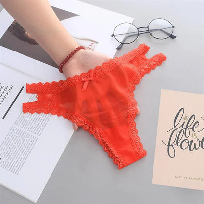 Stringi z rozcięciem na boku