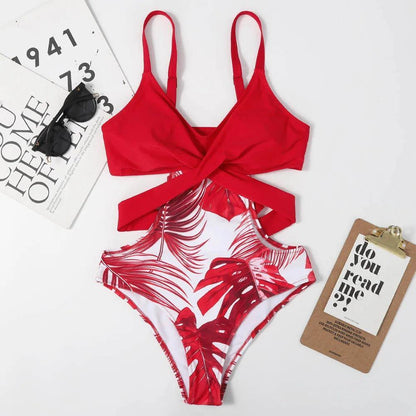 Strój kąpielowy z wiązaniem