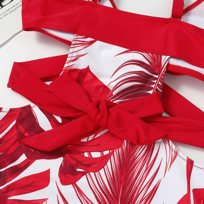 Strój kąpielowy z wiązaniem