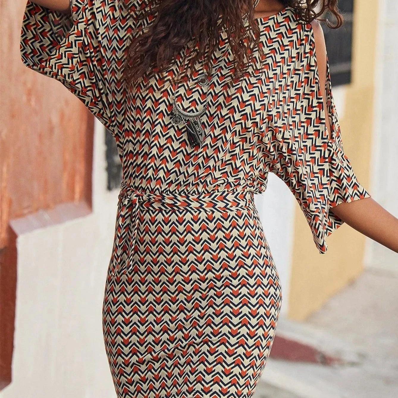 Sukienka mini z odkrytymi ramionami