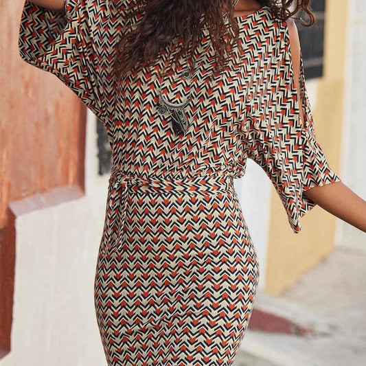 Sukienka mini z odkrytymi ramionami