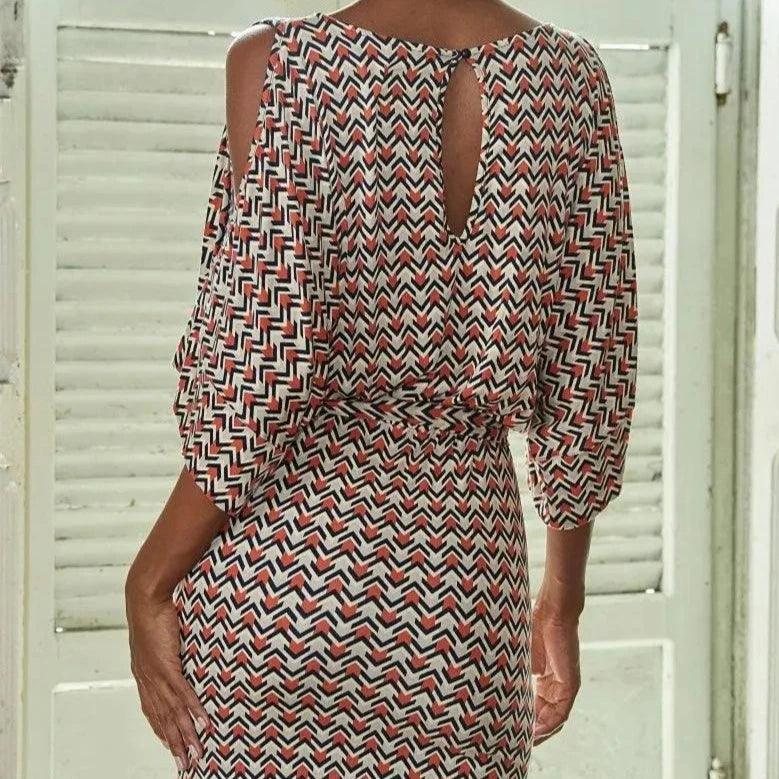 Sukienka mini z odkrytymi ramionami