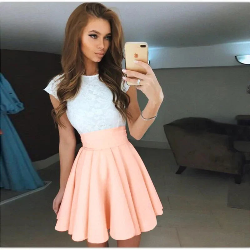 Sukienka na krótki rękaw z koronkową górą