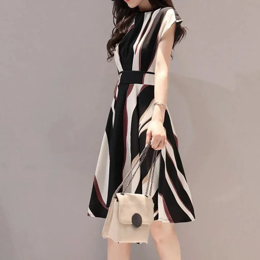 Sukienka w geometryczny wzór