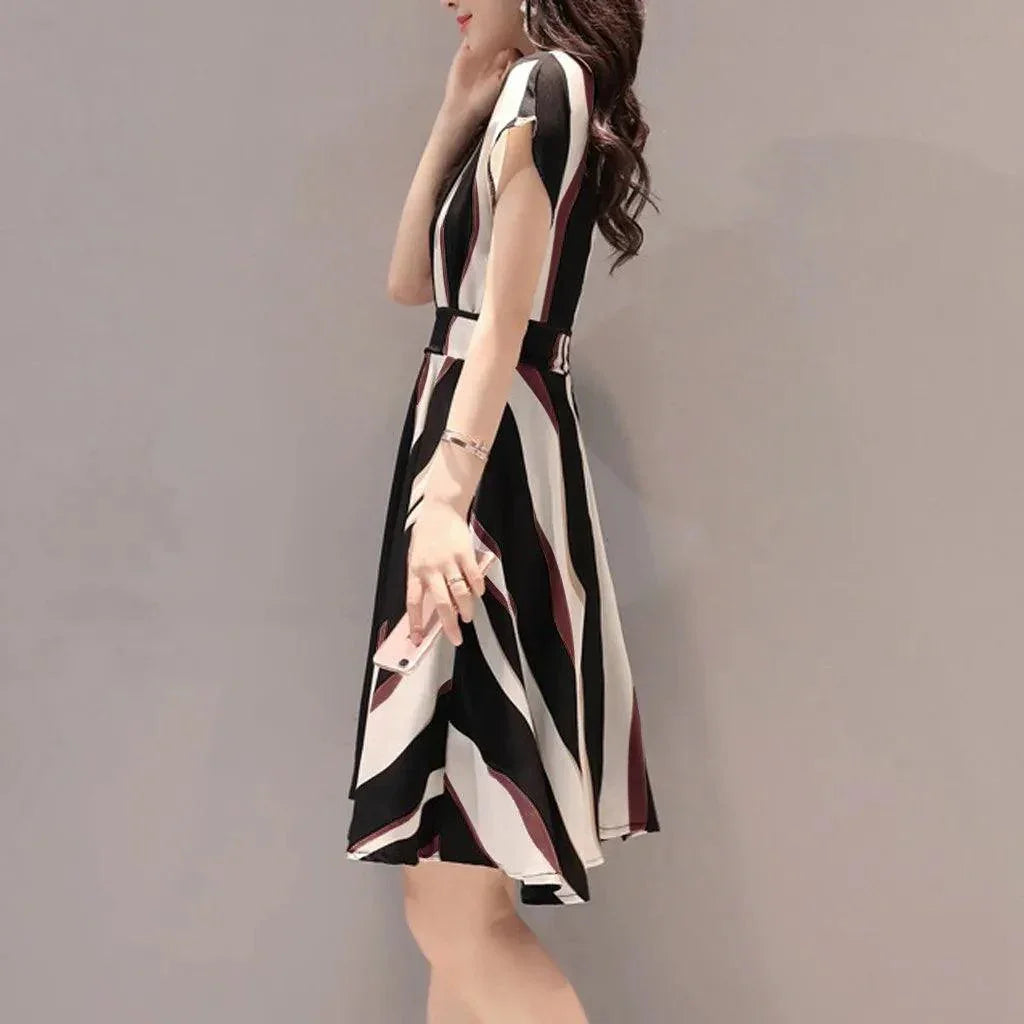 Sukienka w geometryczny wzór