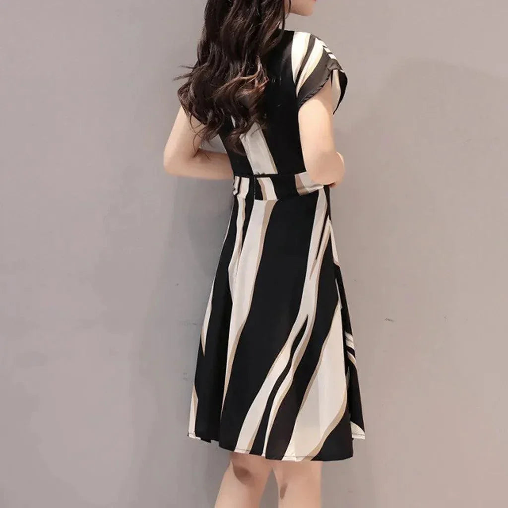 Sukienka w geometryczny wzór