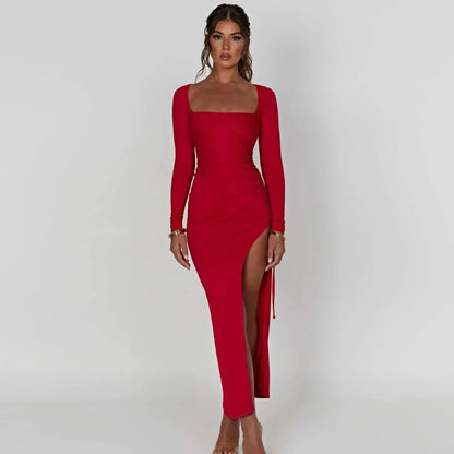 Sukienka z rozcięciem na nogę