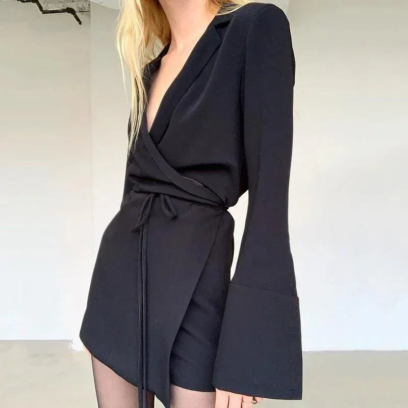 Sukienka z wiązaniem