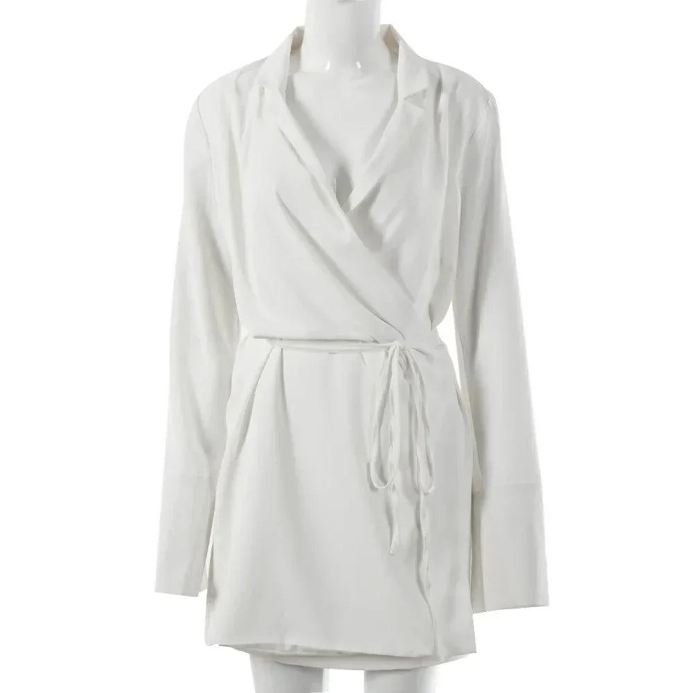 Sukienka z wiązaniem