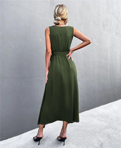 Sukienka z wiązaniem w pasie