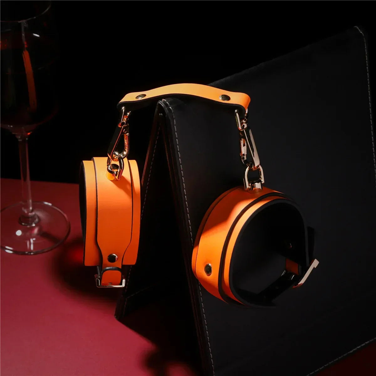 Święcące w ciemności kajdanki