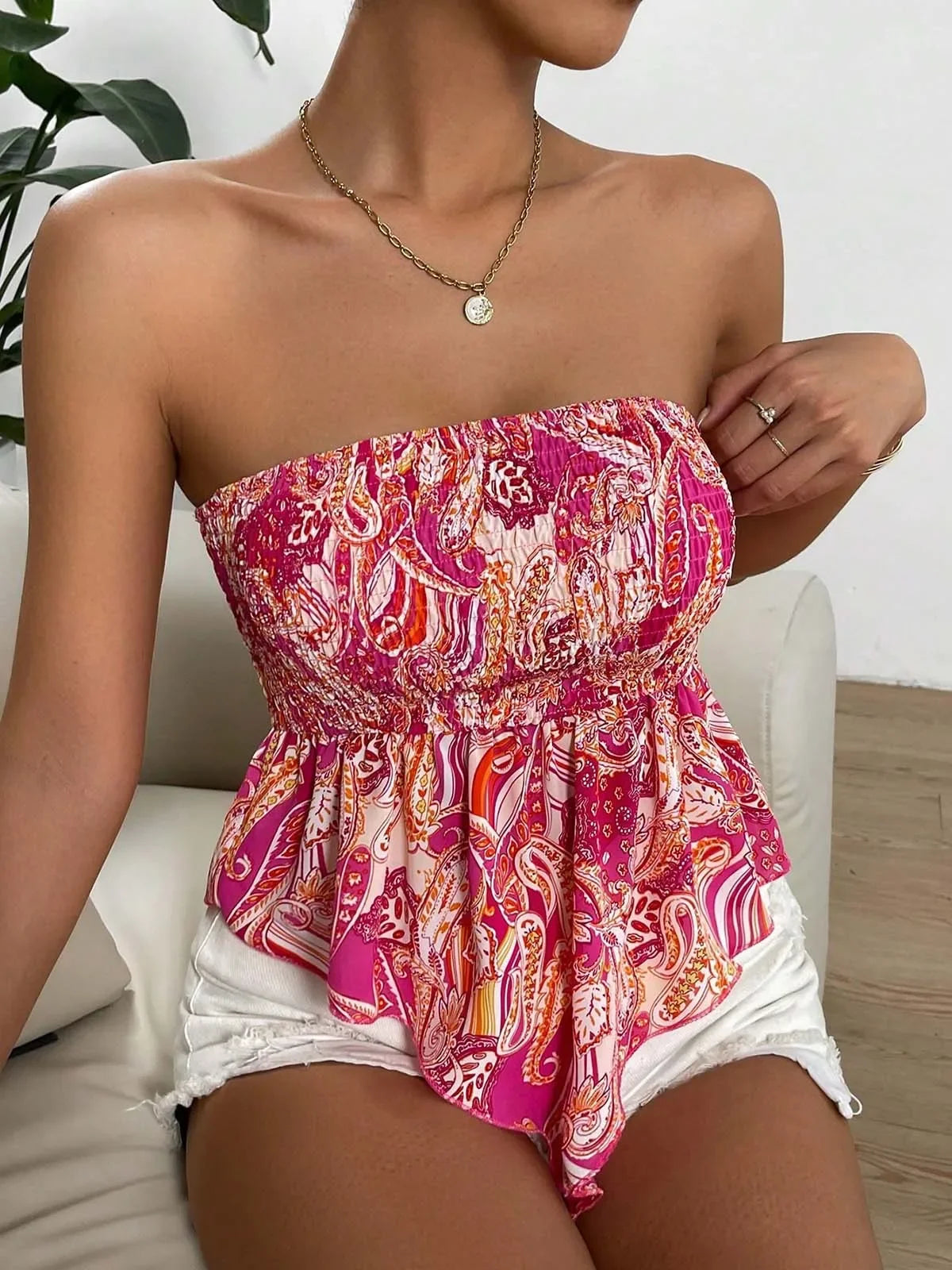 Top bez ramiączek we wzory