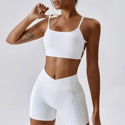 Top sportowy z odkrytymi plecami