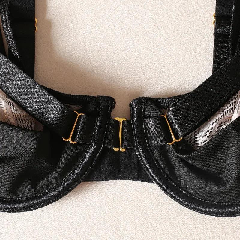 Trzyczęściowy komplet bielizny