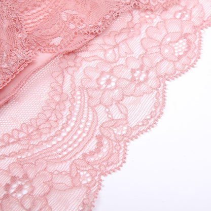 Trzyelementowy zestaw koronkowej bielizny