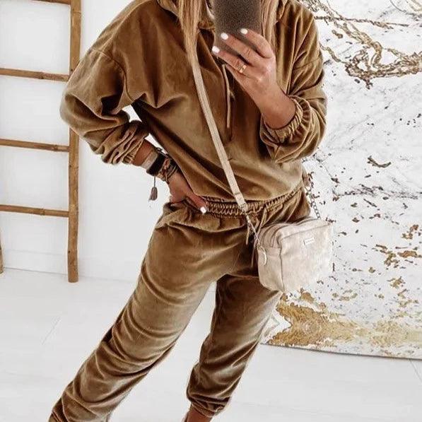 Welurowy komplet dresowy