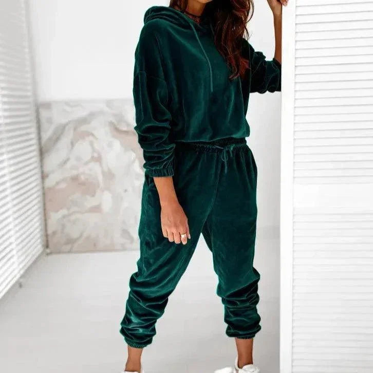 Welurowy komplet dresowy