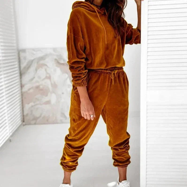 Welurowy komplet dresowy