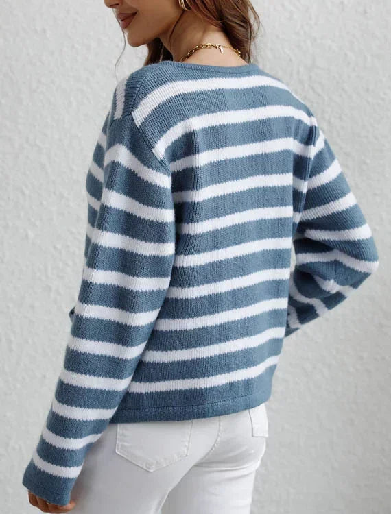 Zapinany na guziki sweter damski o klasycznym kroju w paski