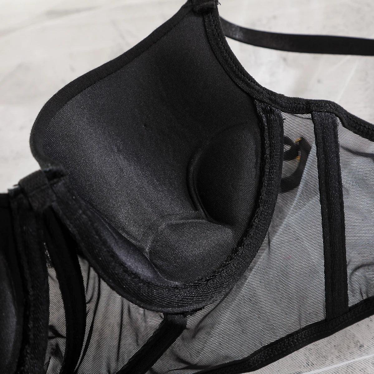 Zestaw bielizny ze spódniczką