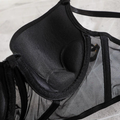 Zestaw bielizny ze spódniczką