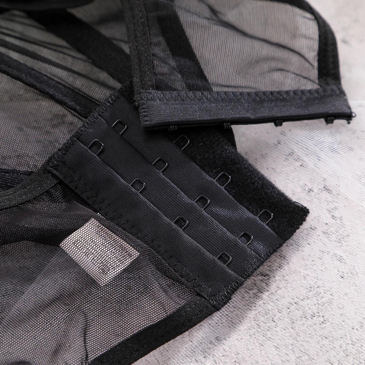 Zestaw bielizny ze spódniczką