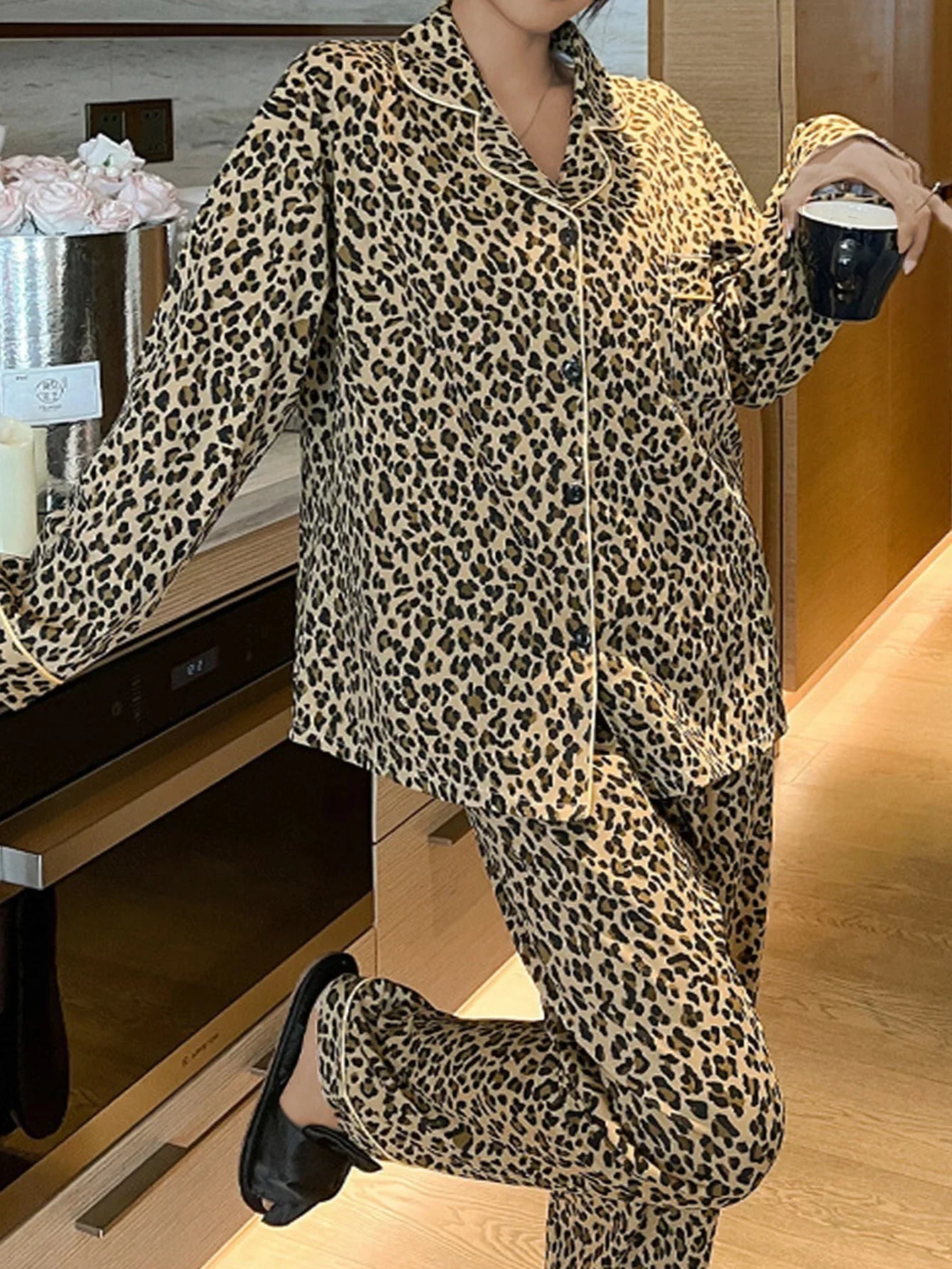 Zestaw odzieży damskiej w panterkę