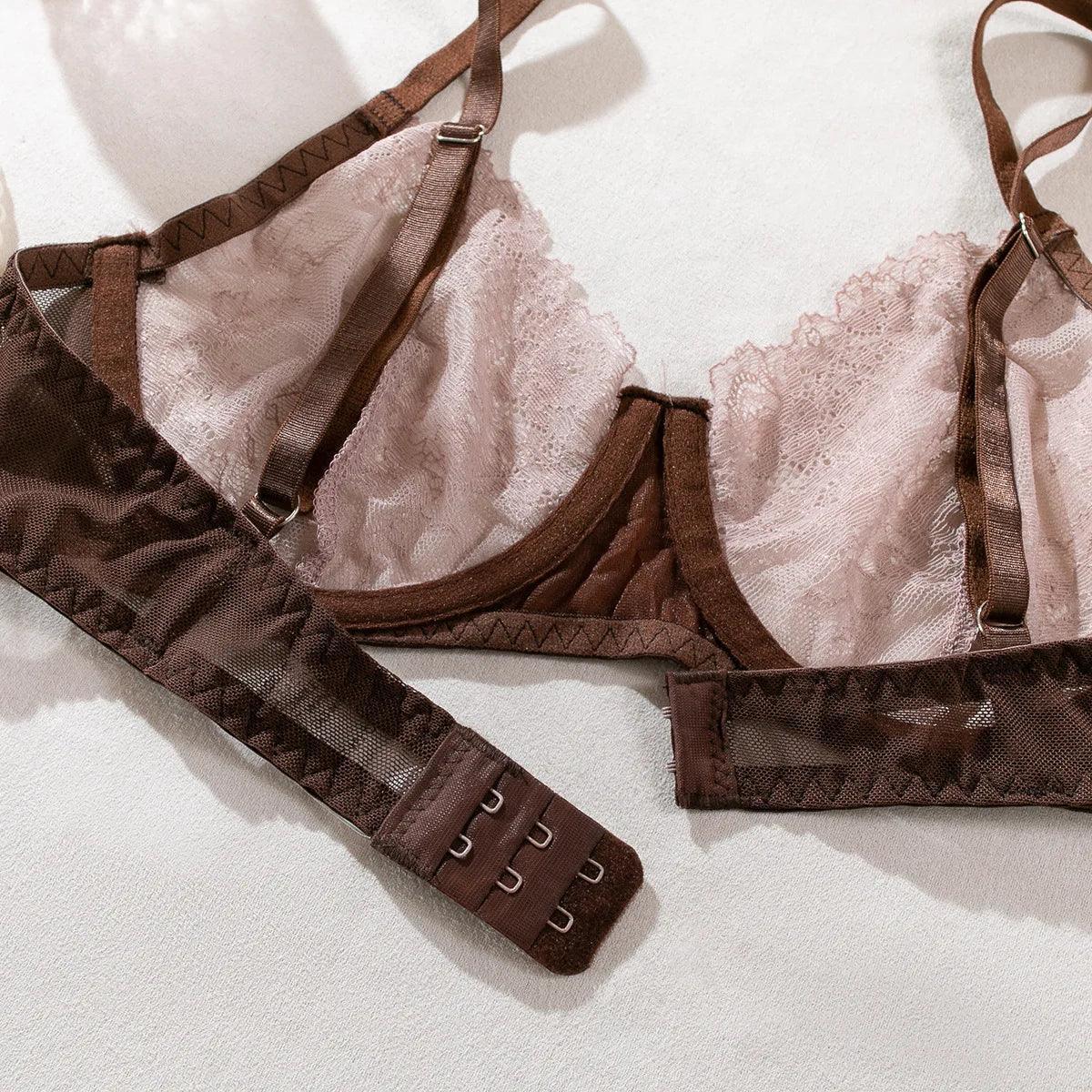 Zmysłowy komplet bielizny koronkowej